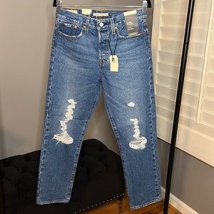 NWT! 👖 Levi’s Premium Wedgie Straight. 100% cotton. Button fly. Women’s size 28